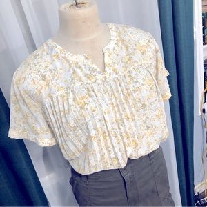 Short sleeve floral blouse